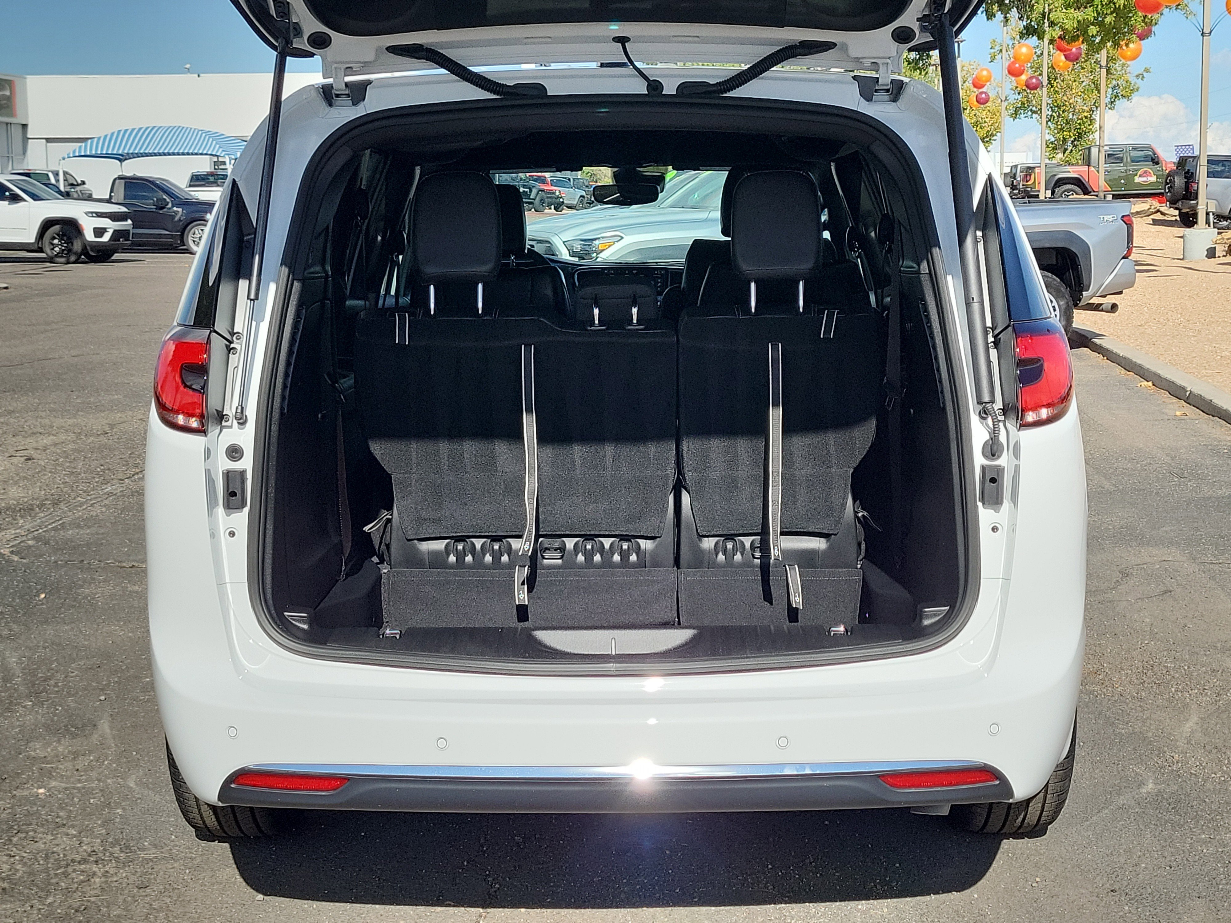 New 2026 Chrysler Pacifica Select image 27