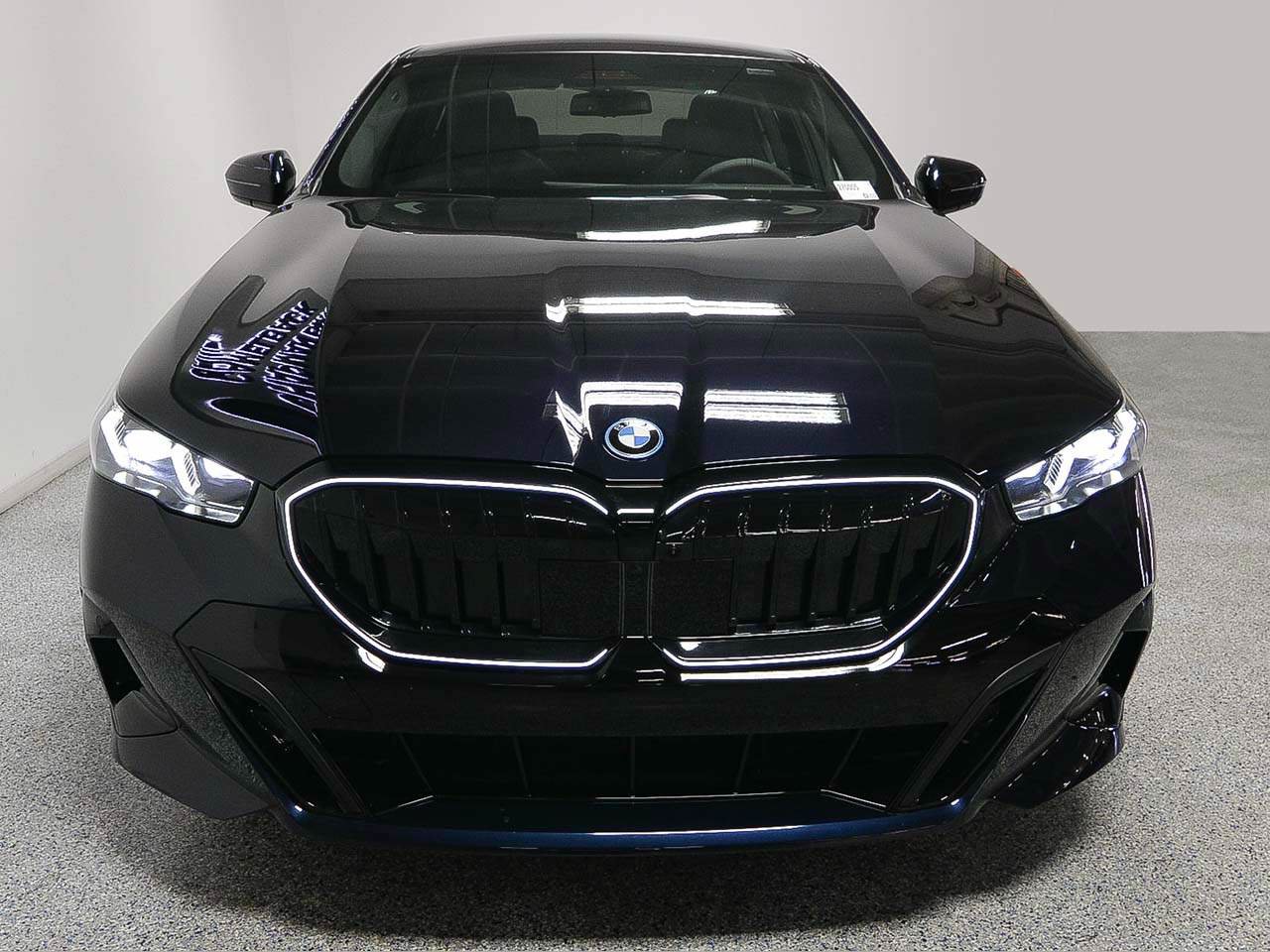 New 2027 BMW 550e xDrive w/ Executive Package AWD/4WD image 2