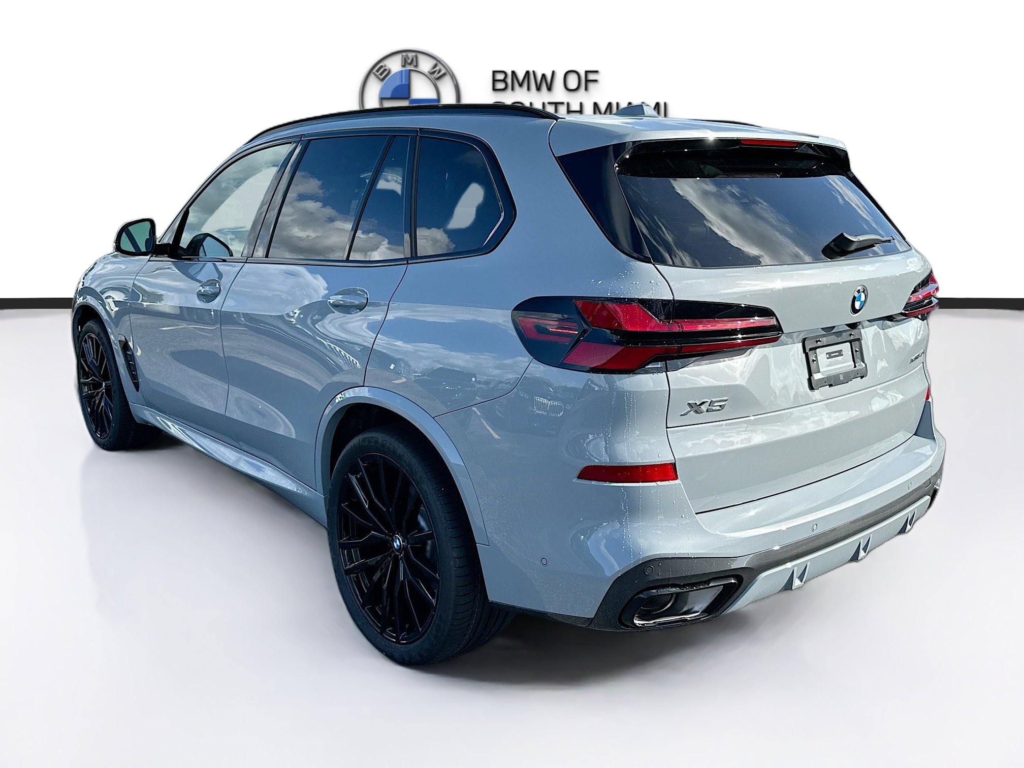 New 2026 BMW X5 sDrive40i w/ M Sport Package image 4