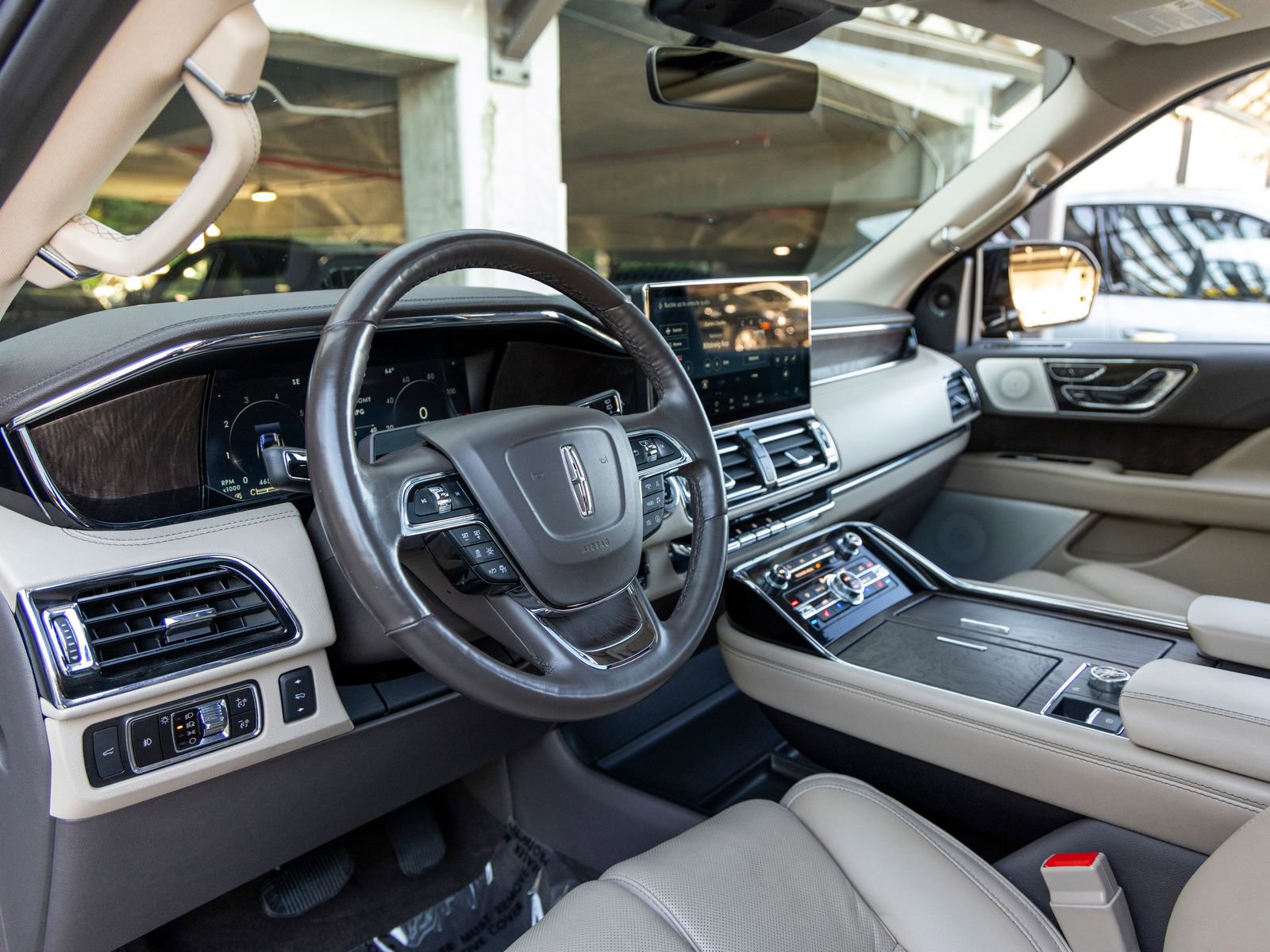 Used 2023 Lincoln Navigator Reserve image 4