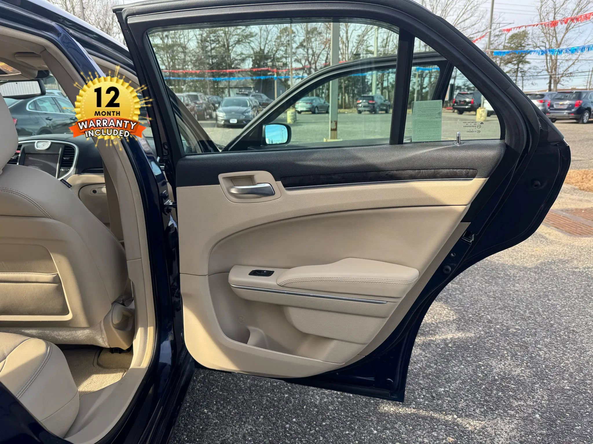 Used 2014 Chrysler 300 image 19