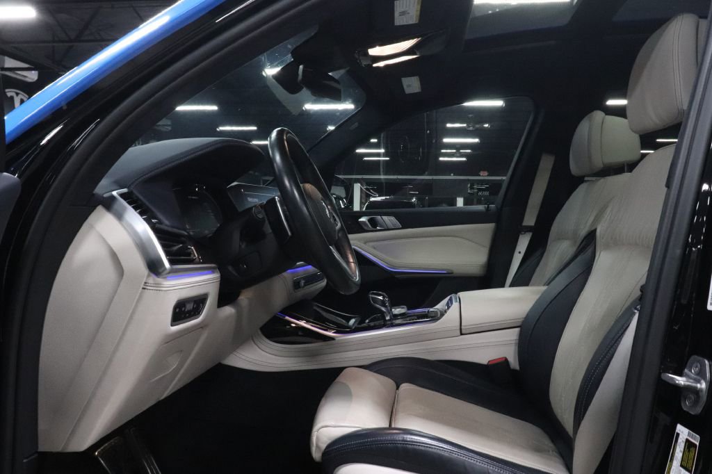 Used 2020 BMW X7 M50i w/ Dynamic Handling Package image 9