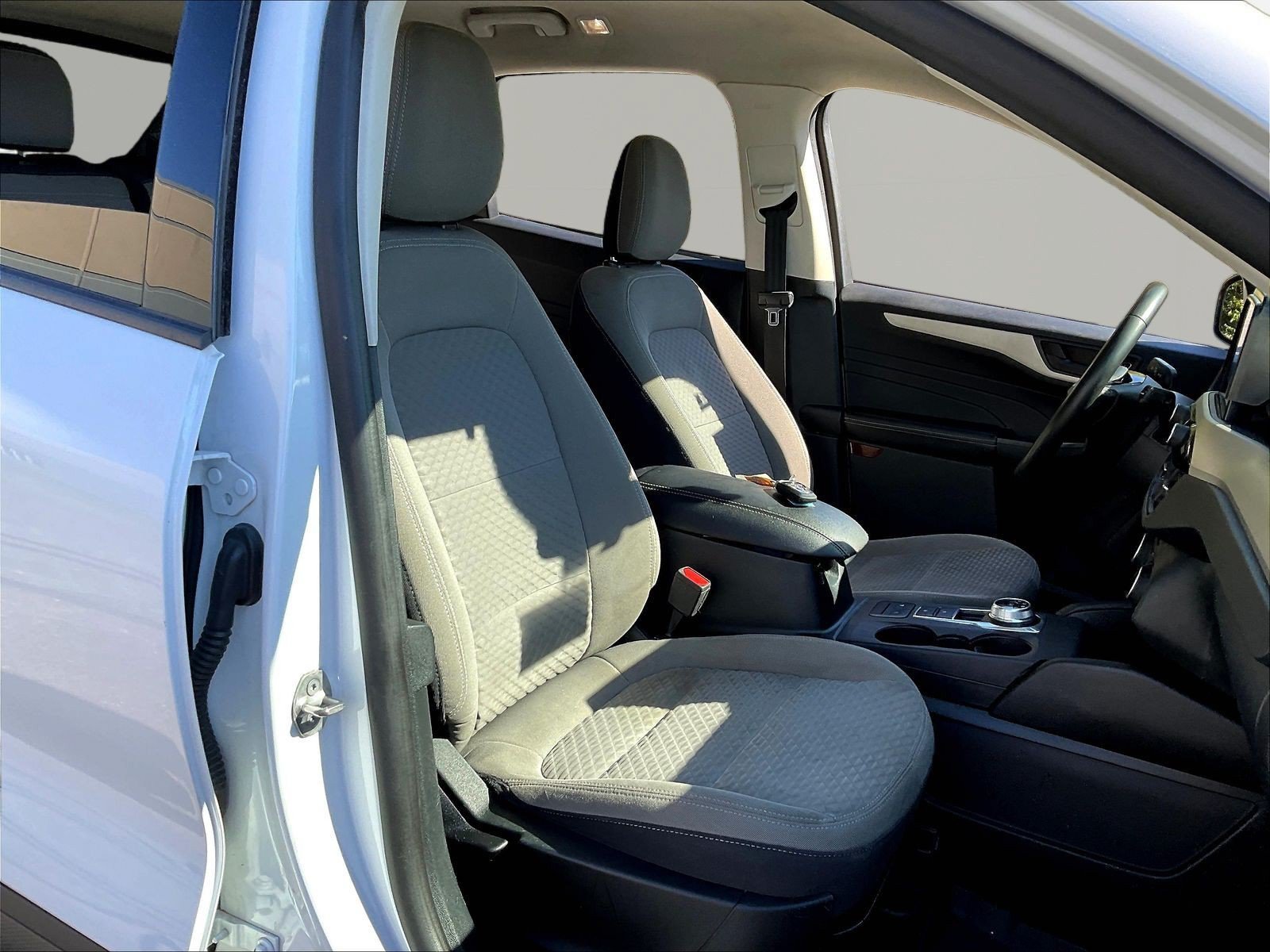 Used 2022 Ford Escape SE w/ Cold Weather Package AWD/4WD image 29