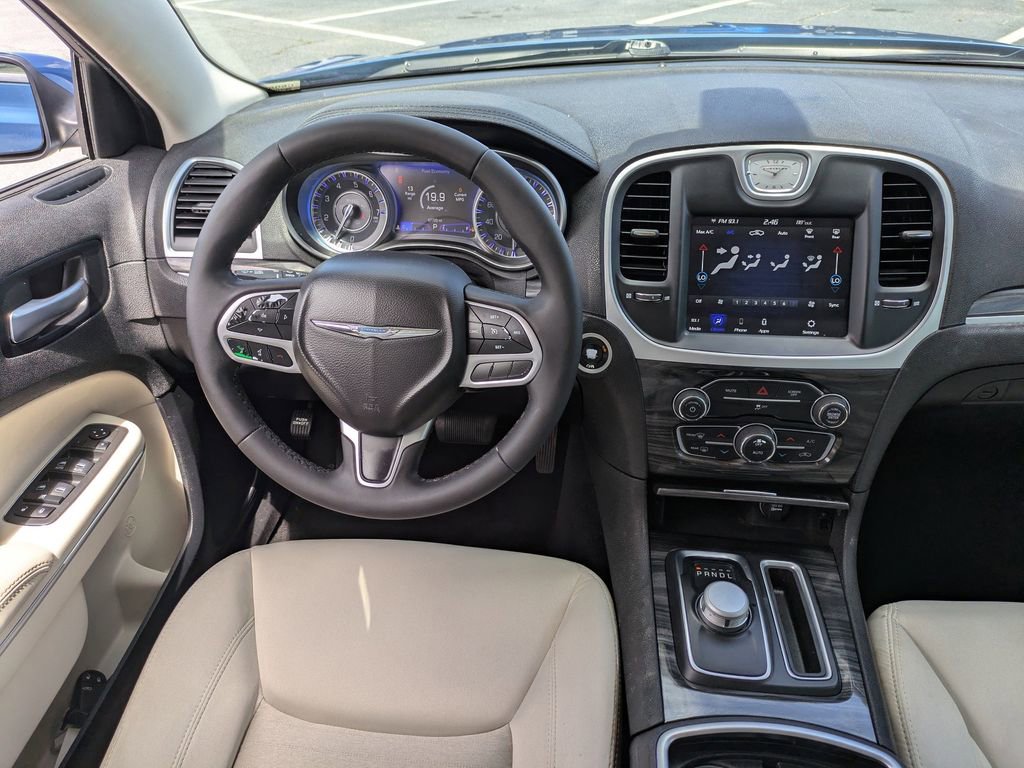 Used 2022 Chrysler 300 Touring RWD image 16