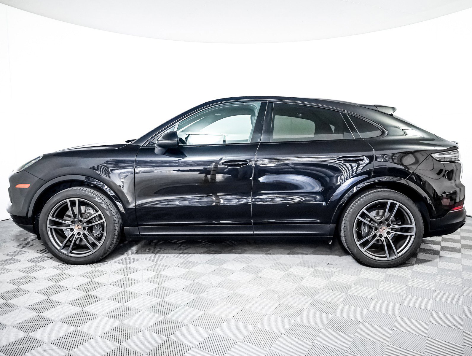 Certified 2022 Porsche Cayenne Coupe image 2