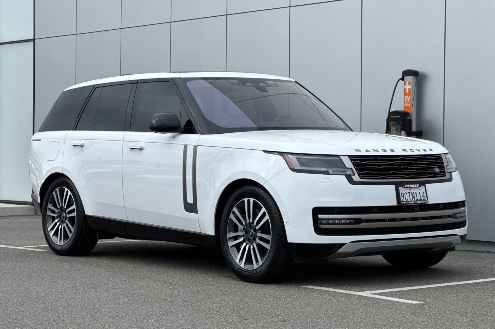 Used 2023 Land Rover Range Rover SE image 7