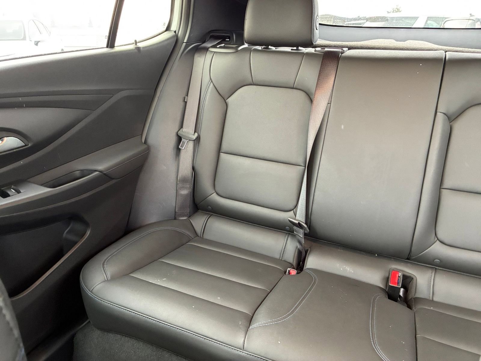 Used 2025 Buick Envista Sport Touring image 39