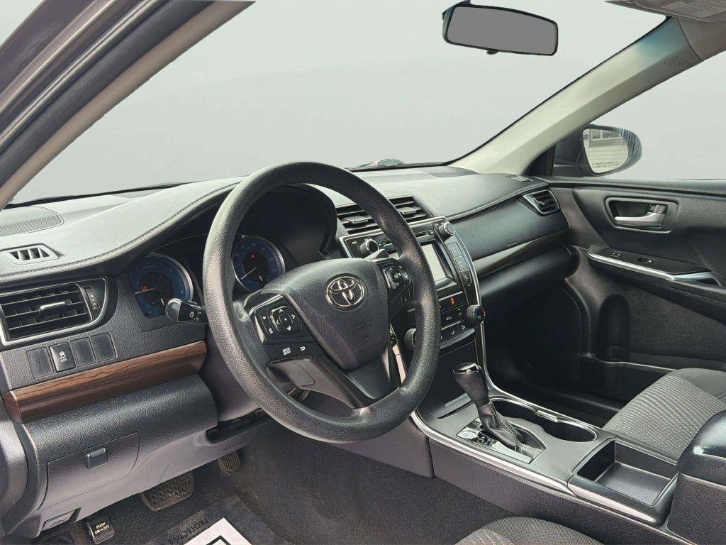 Used 2016 Toyota Camry LE FWD image 11