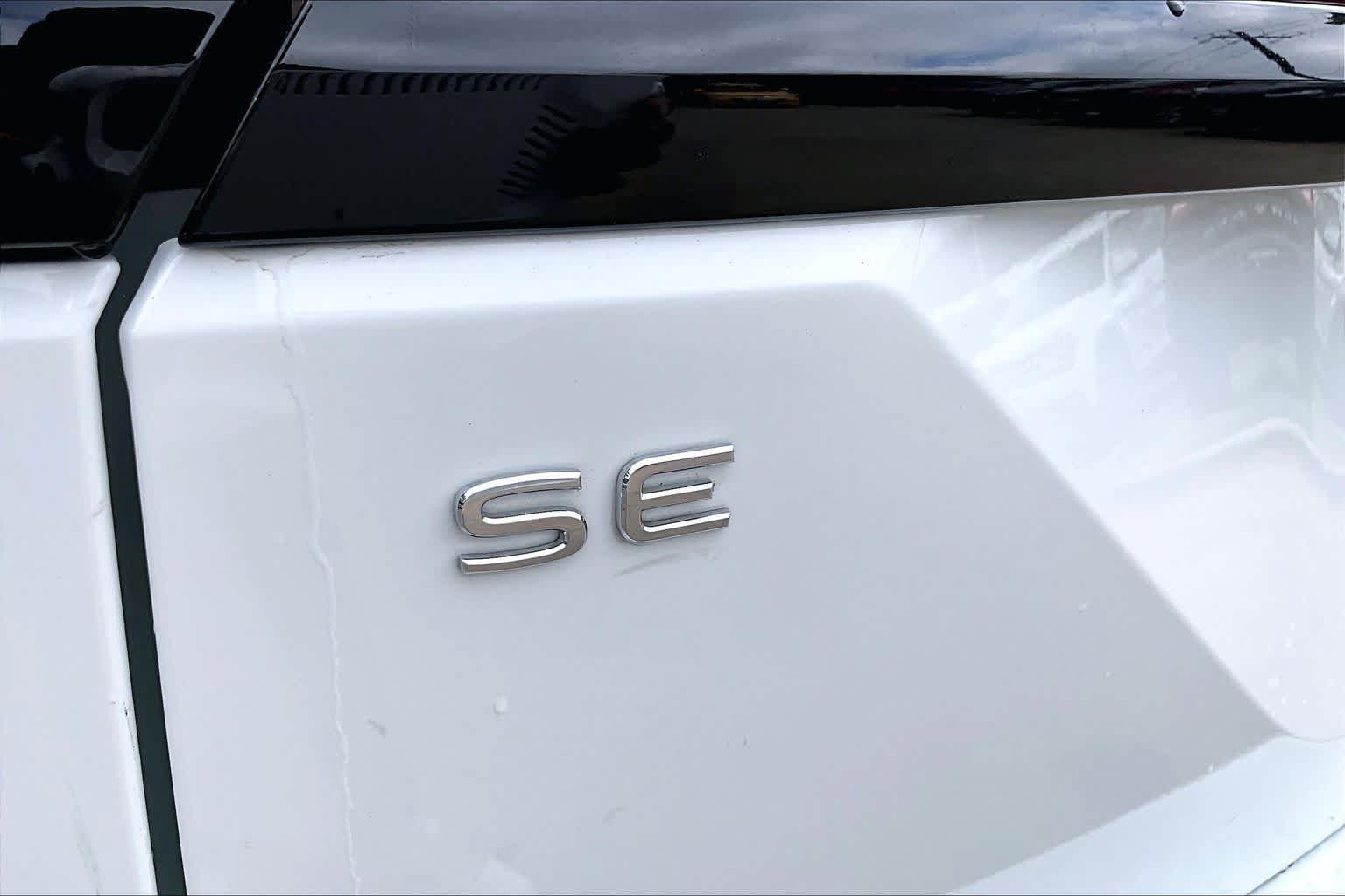 Used 2024 Volkswagen Atlas Peak Edition SE AWD/4WD image 31