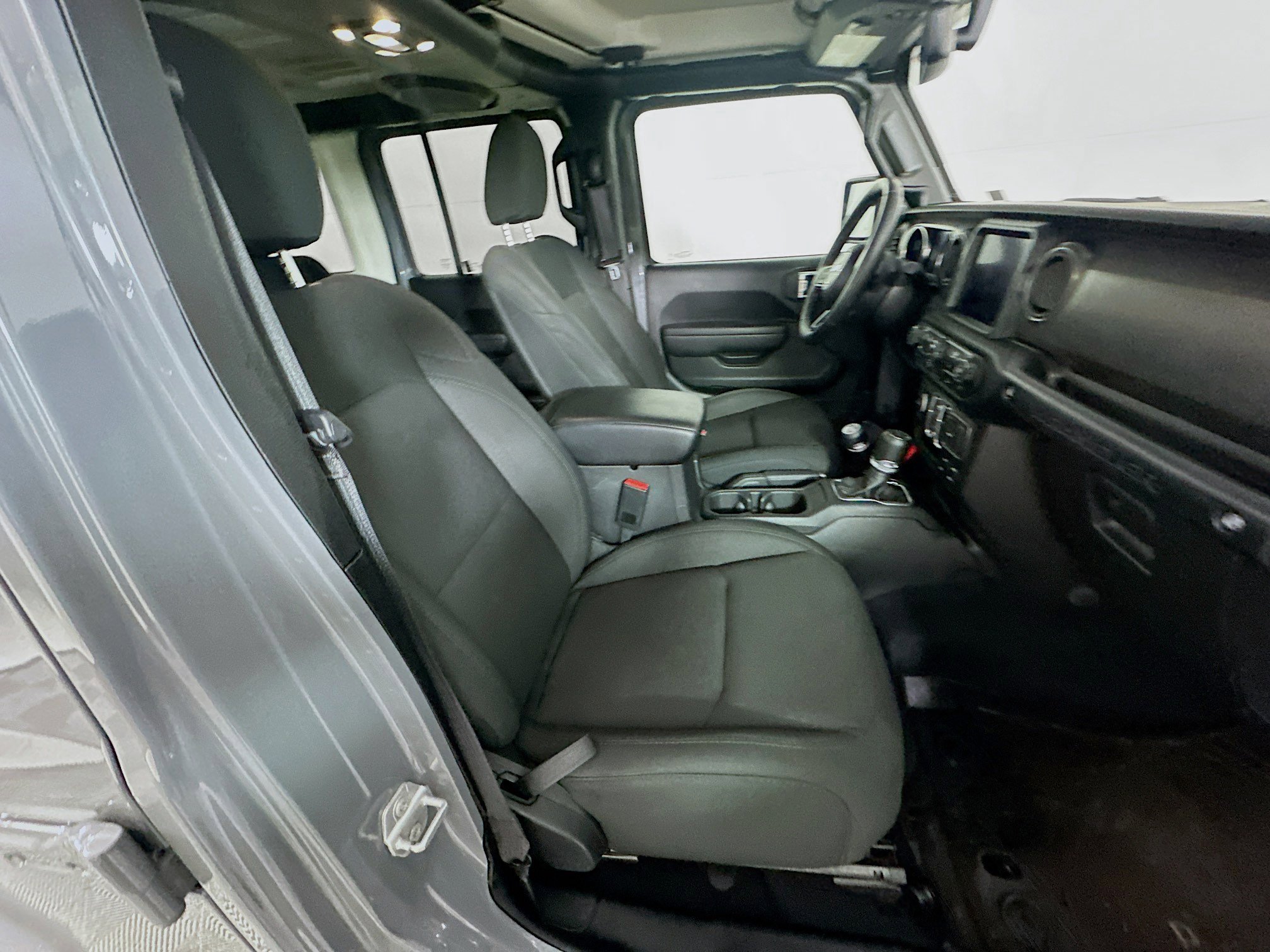 Used 2023 Jeep Wrangler Unlimited w/ Cold Weather Group image 29