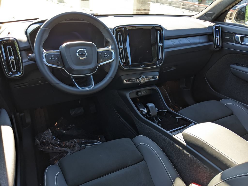 Certified 2023 Volvo XC40 Recharge Ultimate AWD/4WD image 12