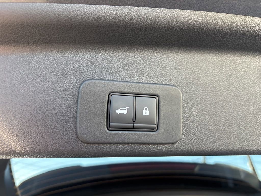Used 2025 Nissan Murano SV image 27