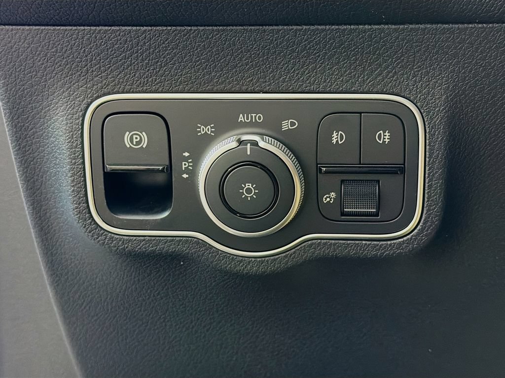New 2026 Mercedes-Benz GLB 250 4MATIC image 11