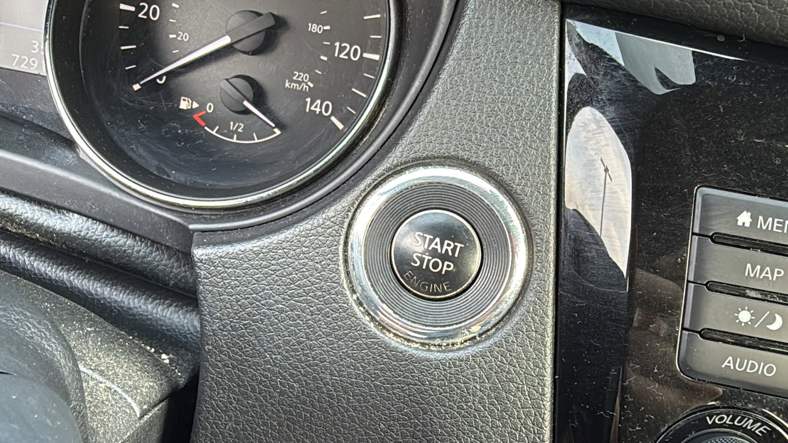 Used 2019 Nissan Rogue Sport SL image 12