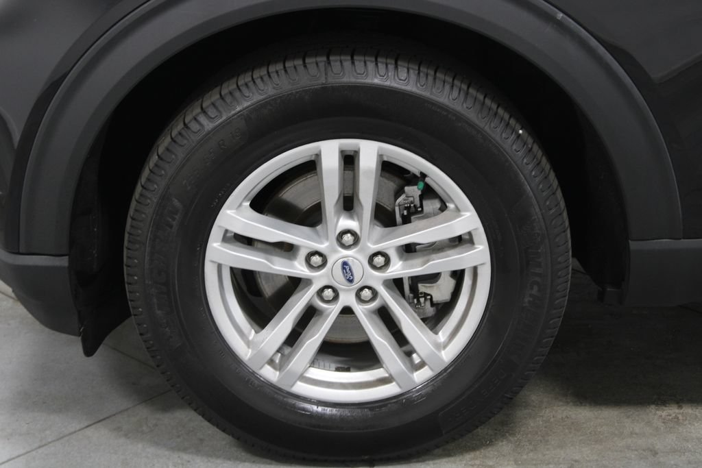 Used 2023 Ford Explorer XLT AWD/4WD image 18