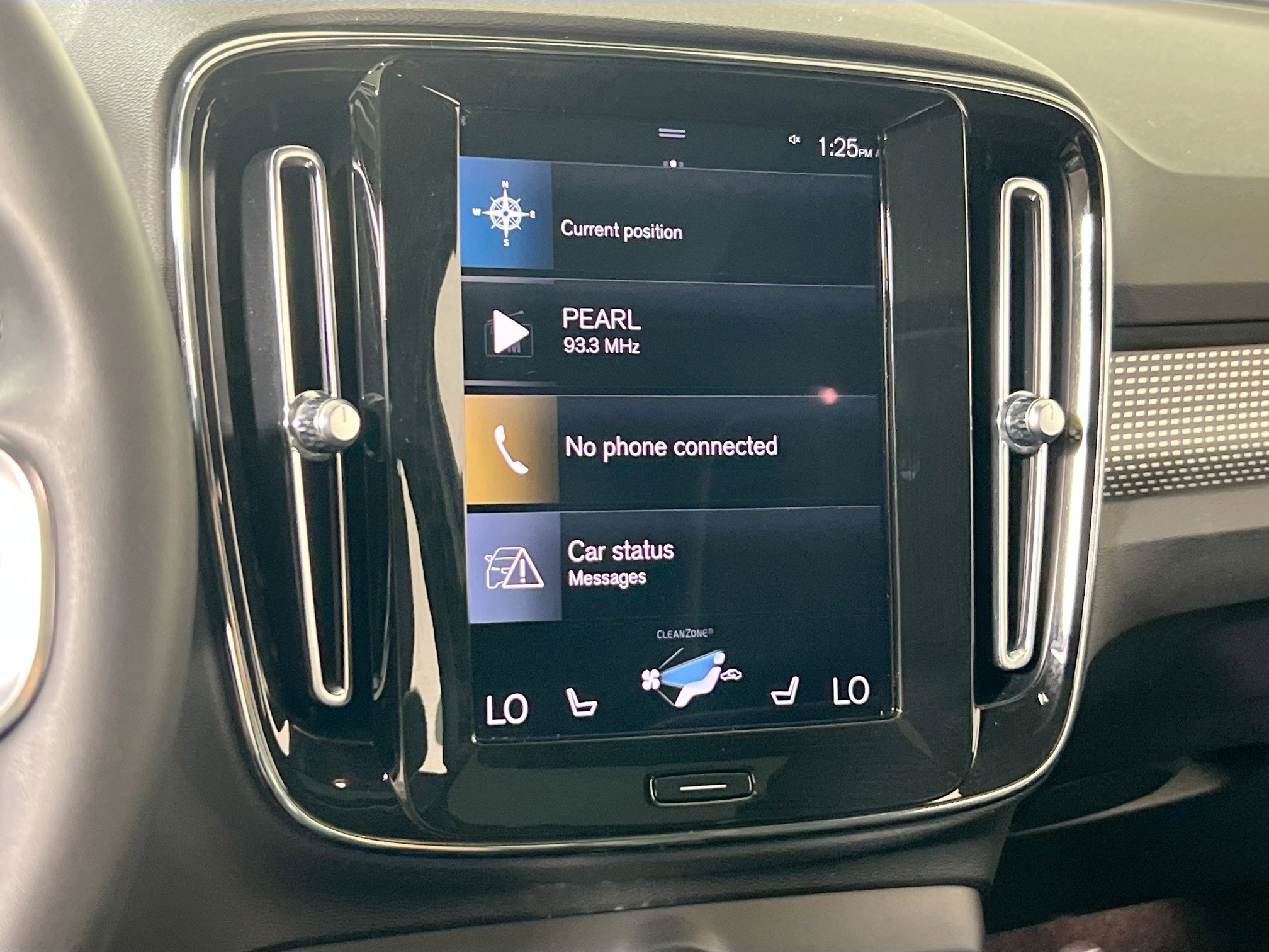 Used 2022 Volvo XC40 T5 R-Design w/ Advanced Package image 14