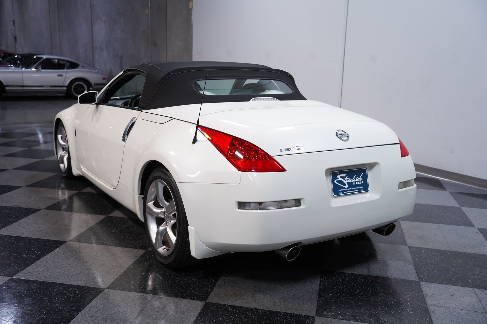 Used 2007 Nissan 350Z Touring RWD image 8