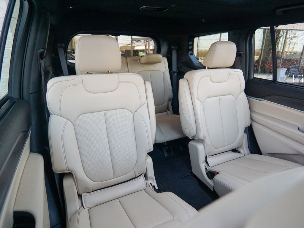 Used 2023 Jeep Grand Cherokee L Limited w/ Luxury Tech Group II image 40