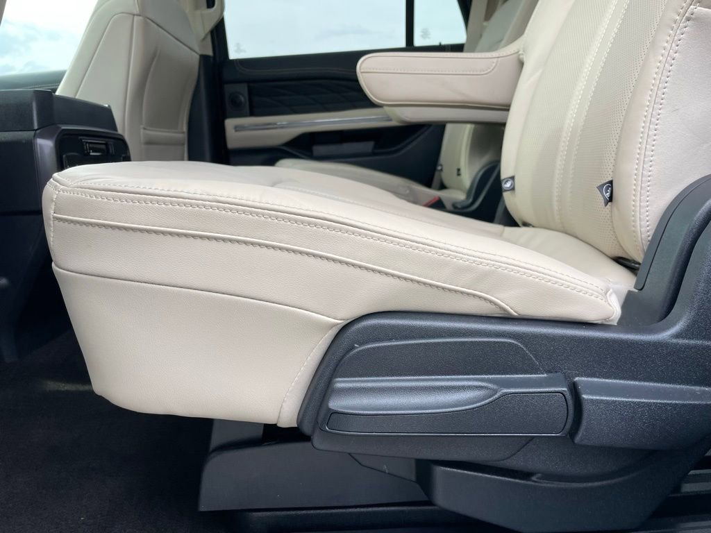 Used 2023 Ford Expedition Platinum image 39