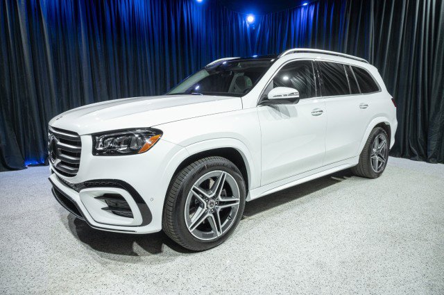 New 2026 Mercedes-Benz GLS 450 4MATIC image 1