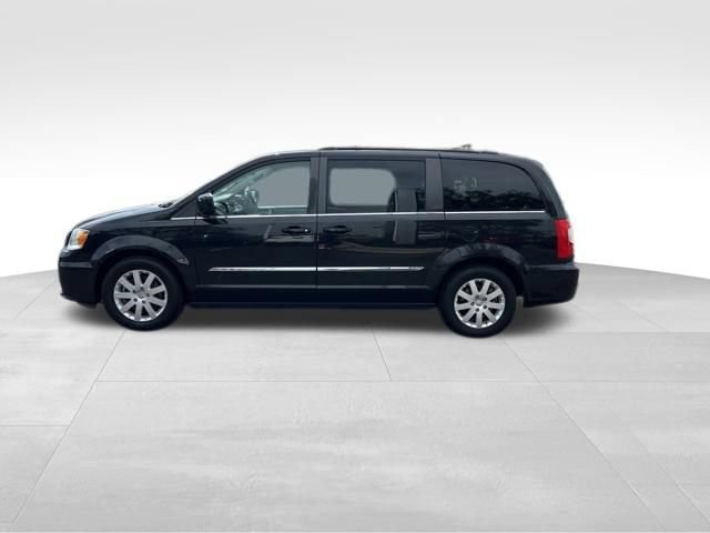 Used 2016 Chrysler Town & Country Touring FWD image 4