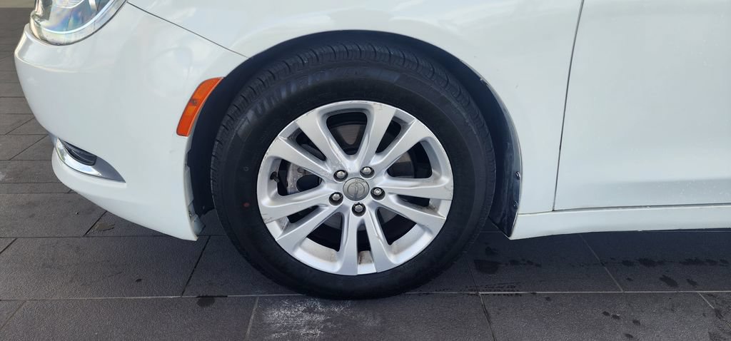 Used 2016 Chrysler 200 Limited FWD image 9