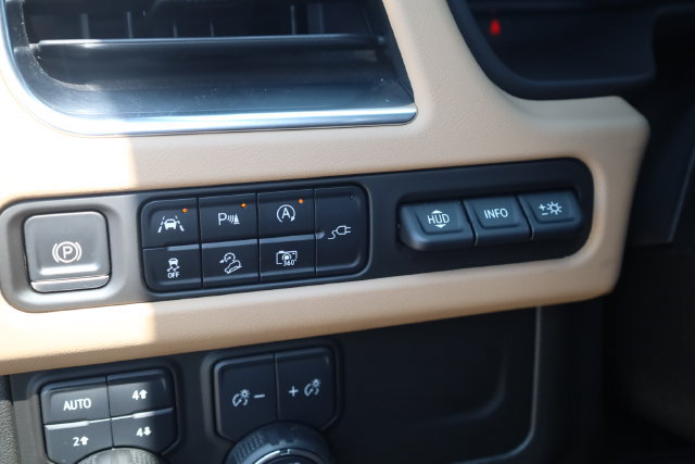 Used 2022 Chevrolet Tahoe Premier AWD/4WD image 11