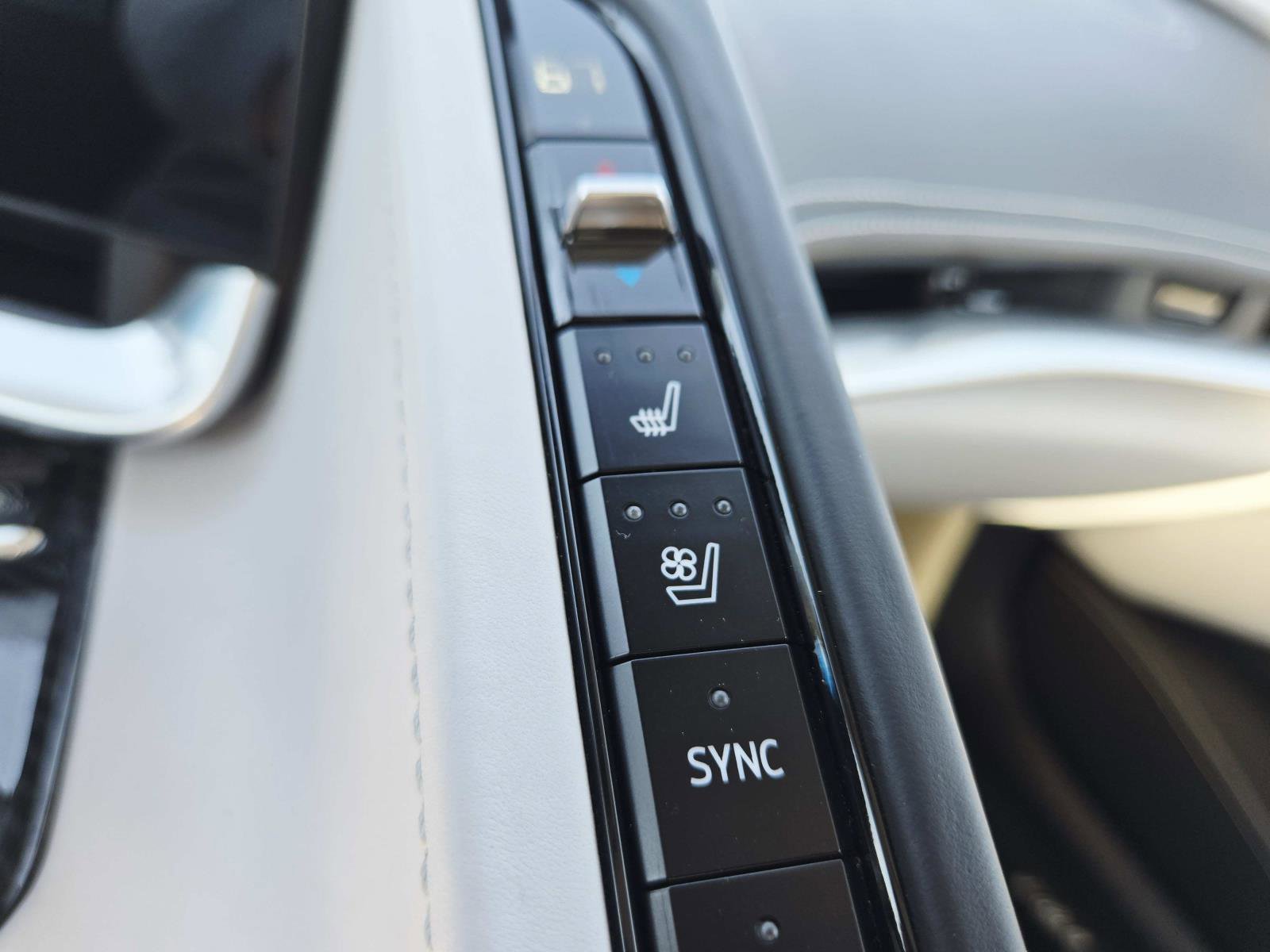 Used 2022 Chevrolet Corvette Stingray Premium Conv w/ Z51 Performance Package image 33