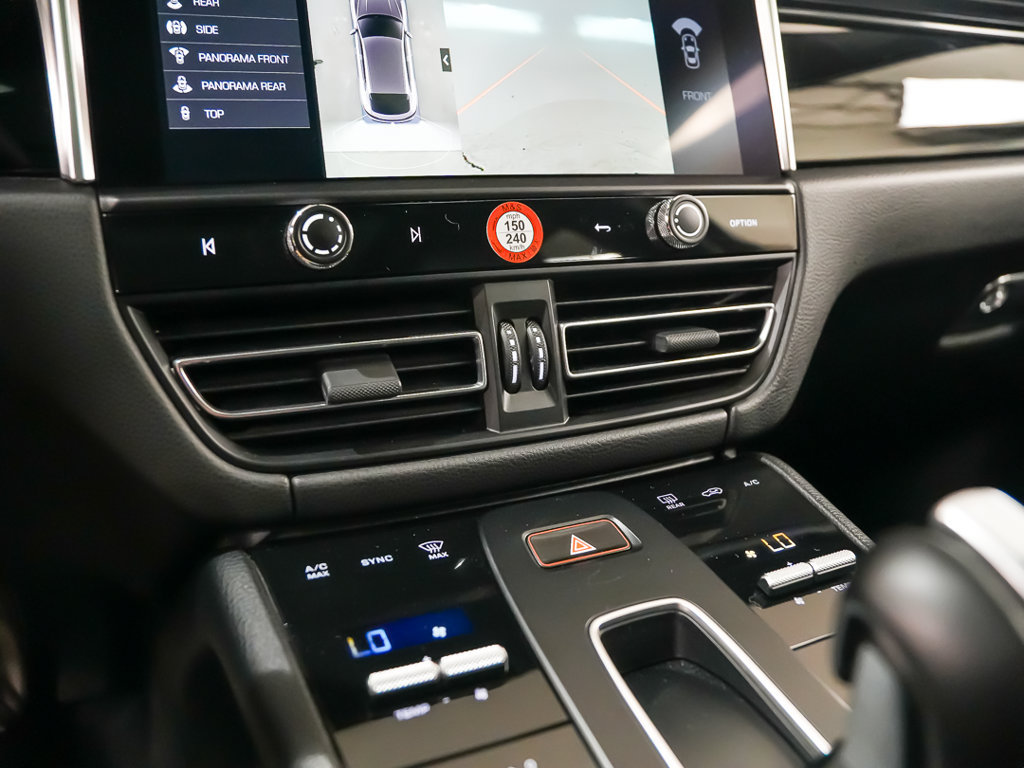 Certified 2024 Porsche Macan AWD/4WD image 29