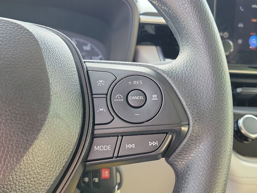 Used 2025 Toyota Corolla Cross L FWD image 22