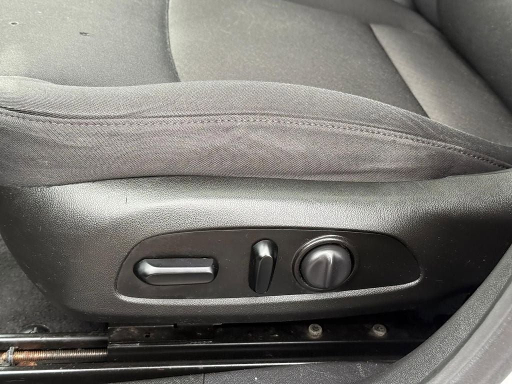 Used 2021 Chevrolet Malibu LT FWD image 17
