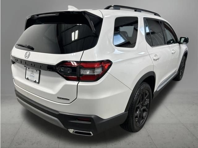 Certified 2025 Honda Pilot Touring image 6
