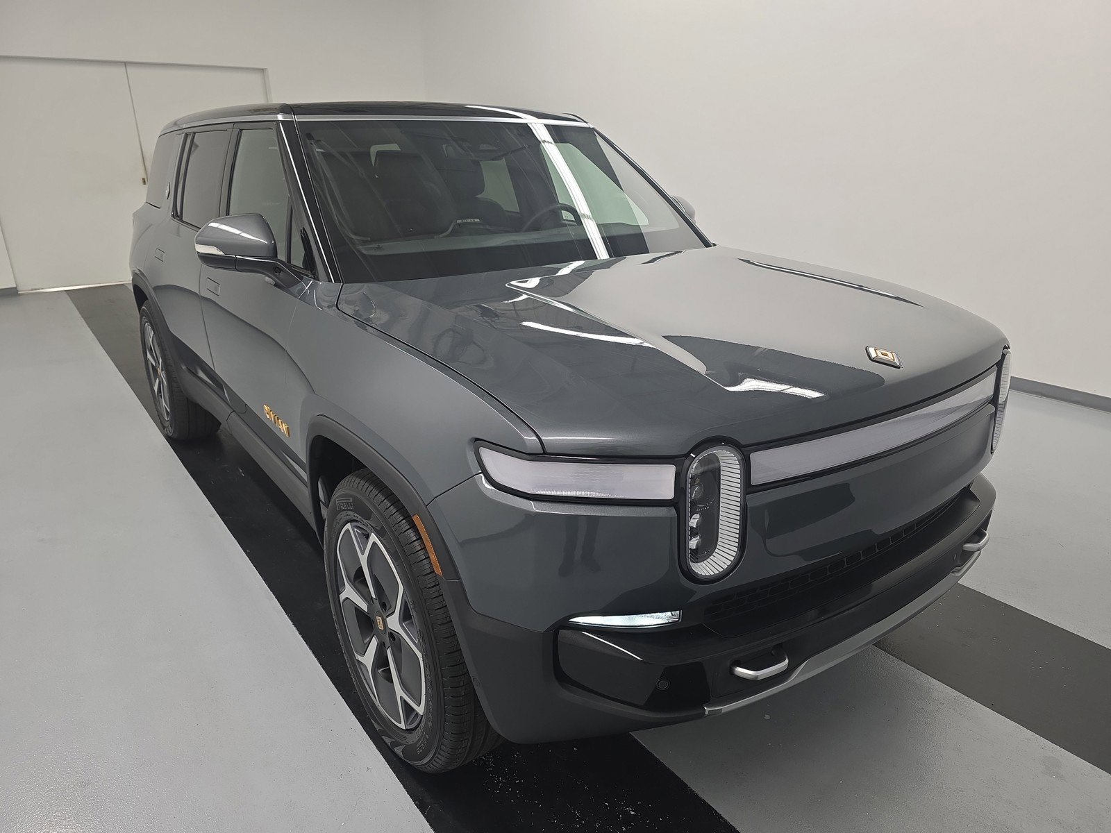 Used 2024 Rivian R1S Adventure AWD/4WD image 7