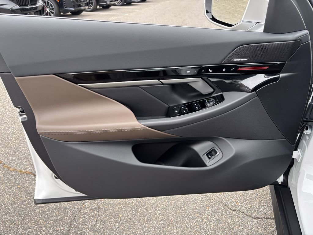 New 2026 BMW 530i xDrive w/ Premium Package image 10