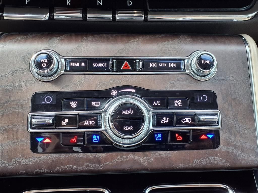 Certified 2020 Lincoln Aviator Reserve w/ Equipment Group 201A image 13