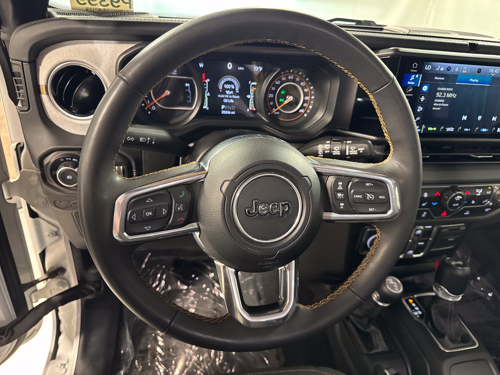 Used 2024 Jeep Wrangler Unlimited Sahara AWD/4WD image 19