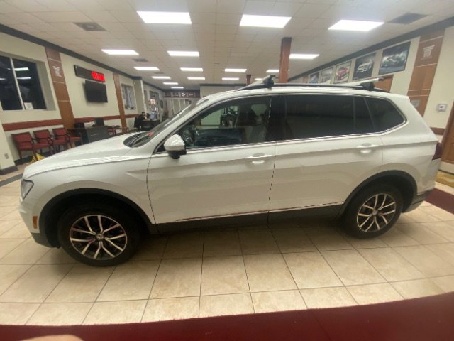 Used 2018 Volkswagen Tiguan SE AWD/4WD image 2