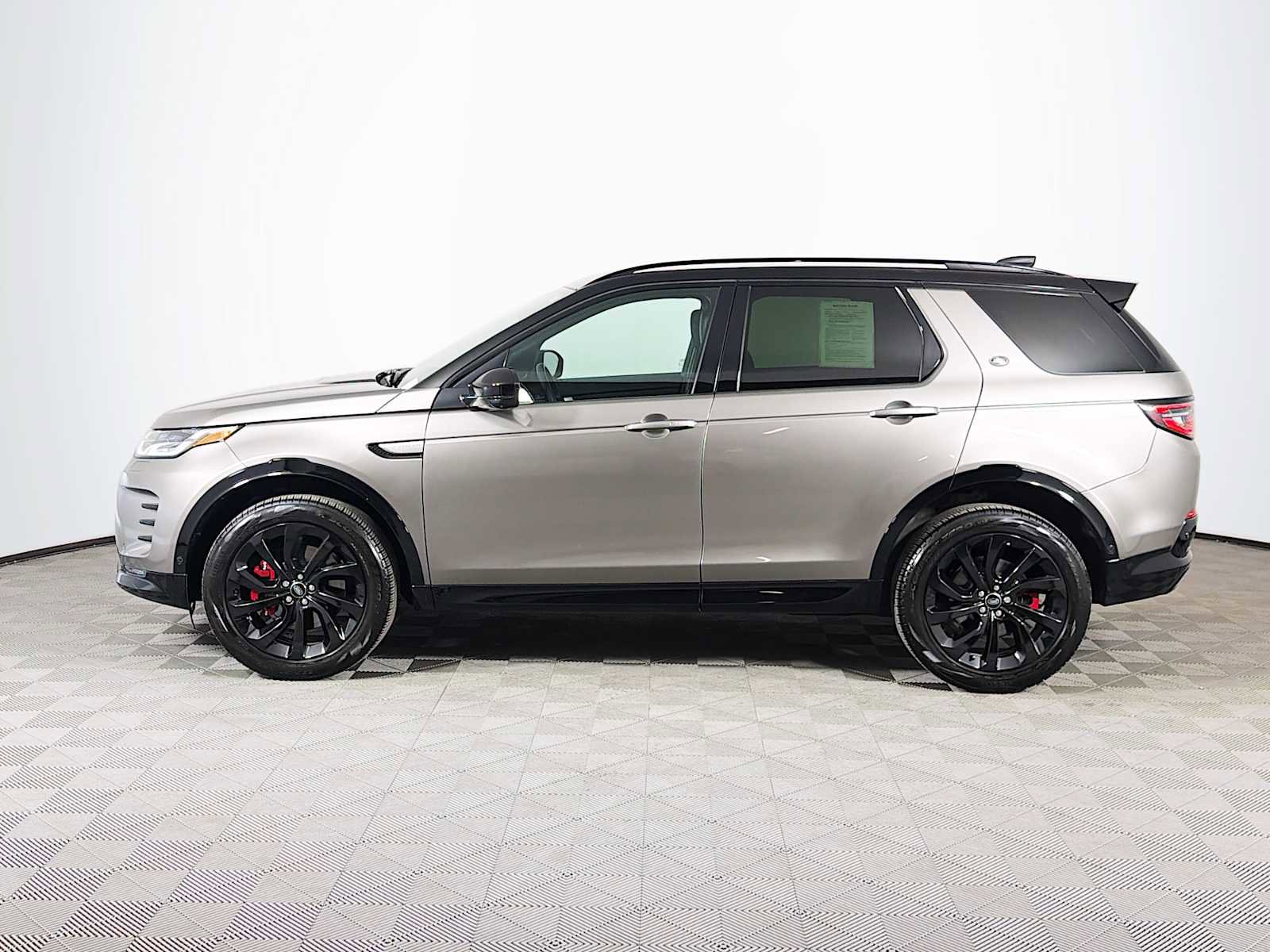 Used 2024 Land Rover Discovery Sport Dynamic SE image 8