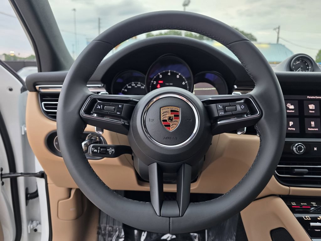 Certified 2026 Porsche Macan AWD/4WD image 39