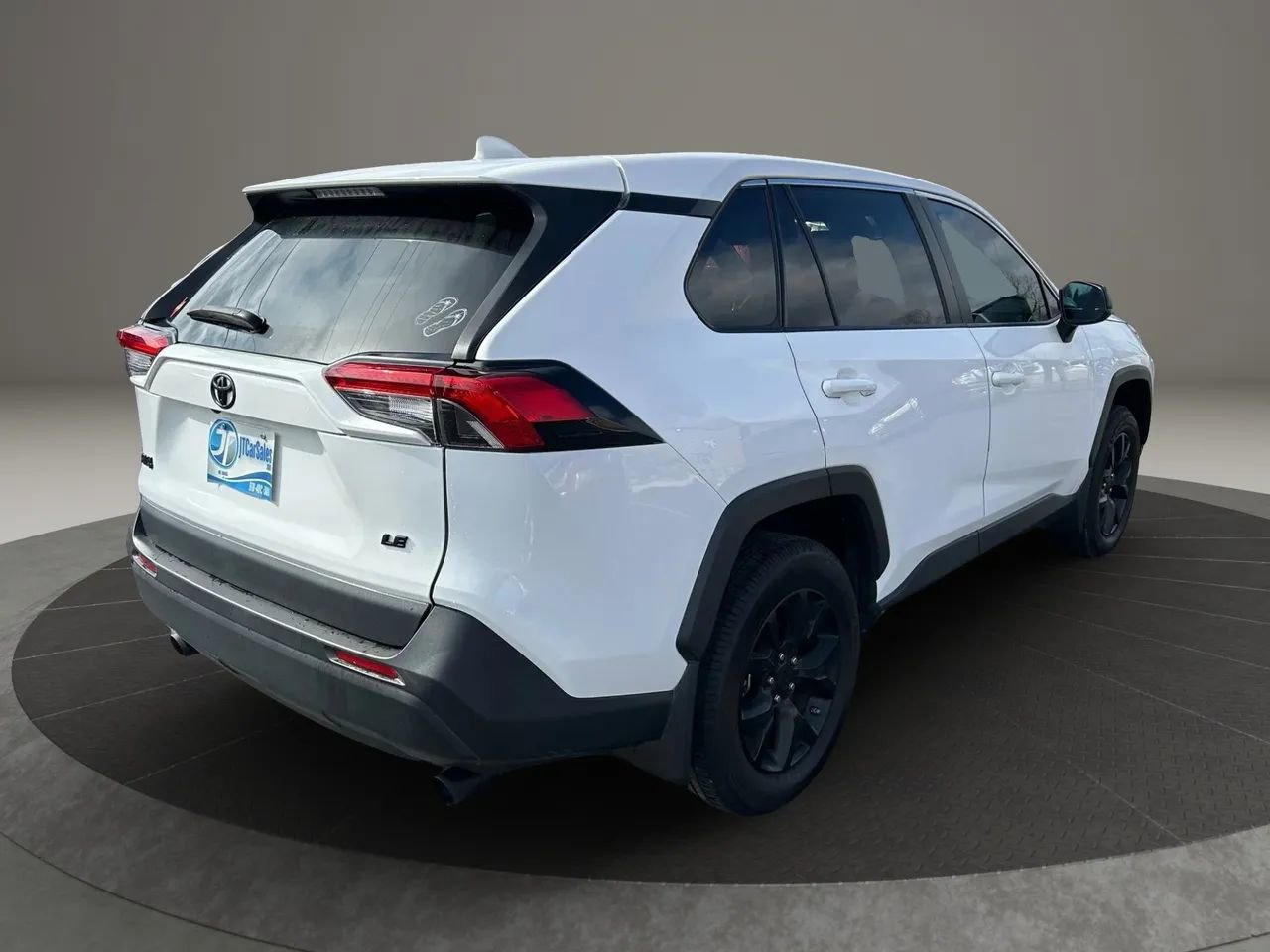 Used 2022 Toyota RAV4 LE image 7