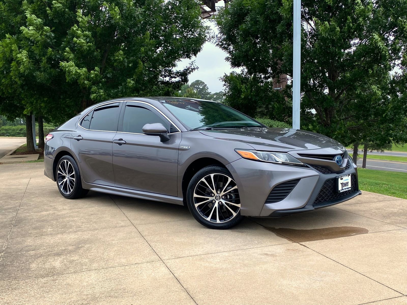 Used 2020 Toyota Camry SE FWD image 1