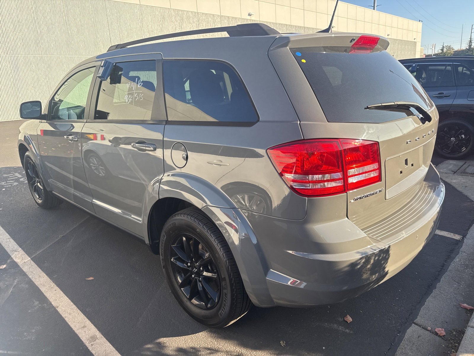 Used 2020 Dodge Journey SE w/ SE Popular Equipment Group image 3