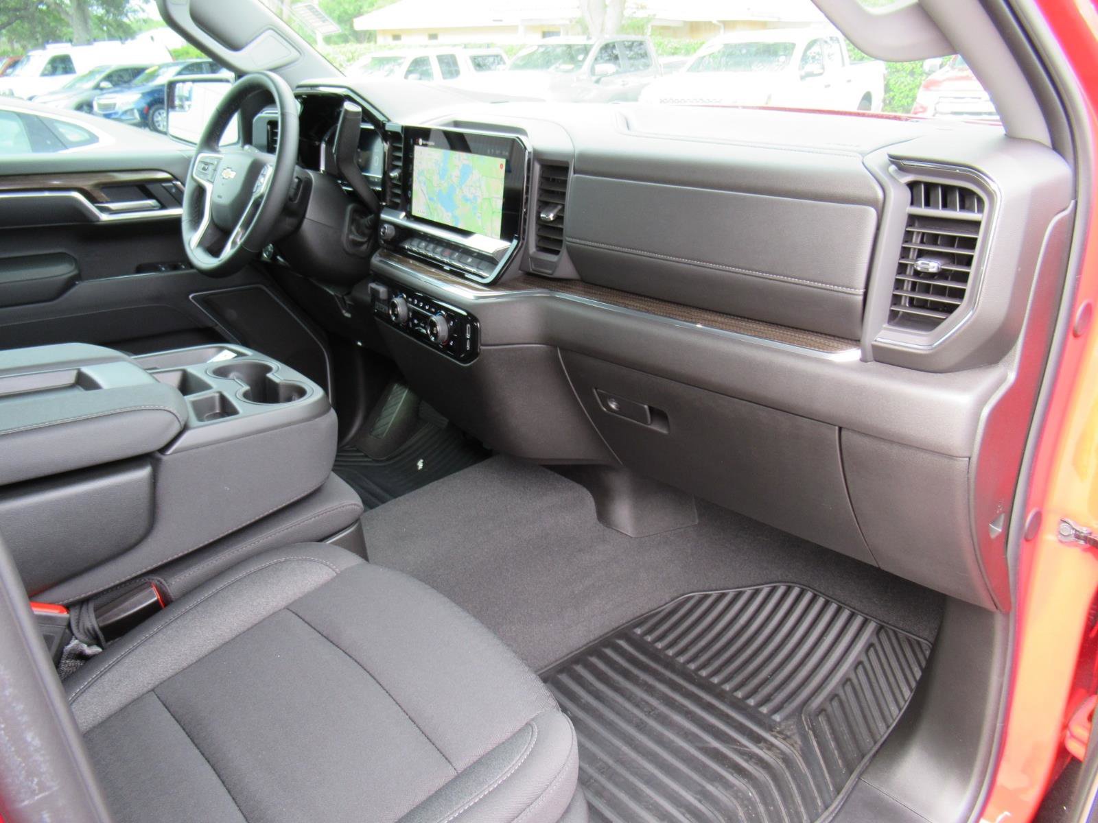 Used 2025 Chevrolet Silverado 1500 LT AWD/4WD image 12