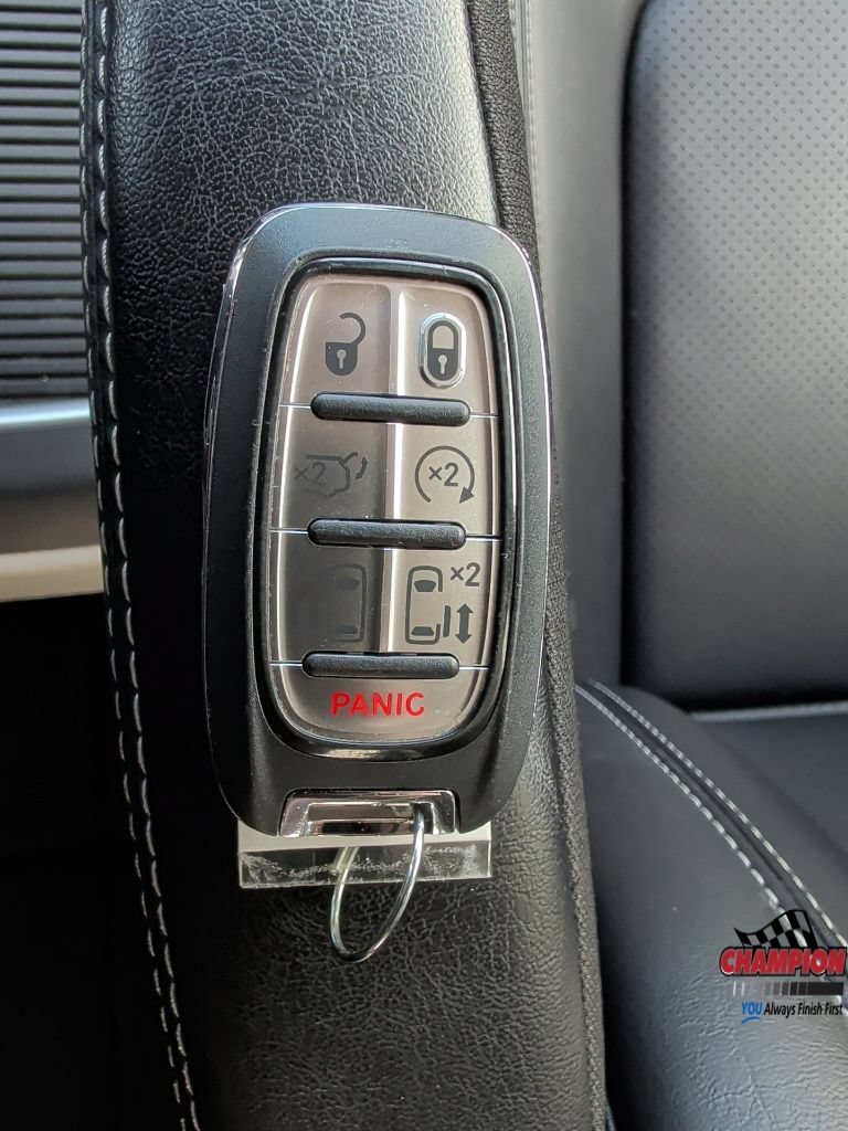 Used 2024 Chrysler Pacifica Touring-L FWD image 27
