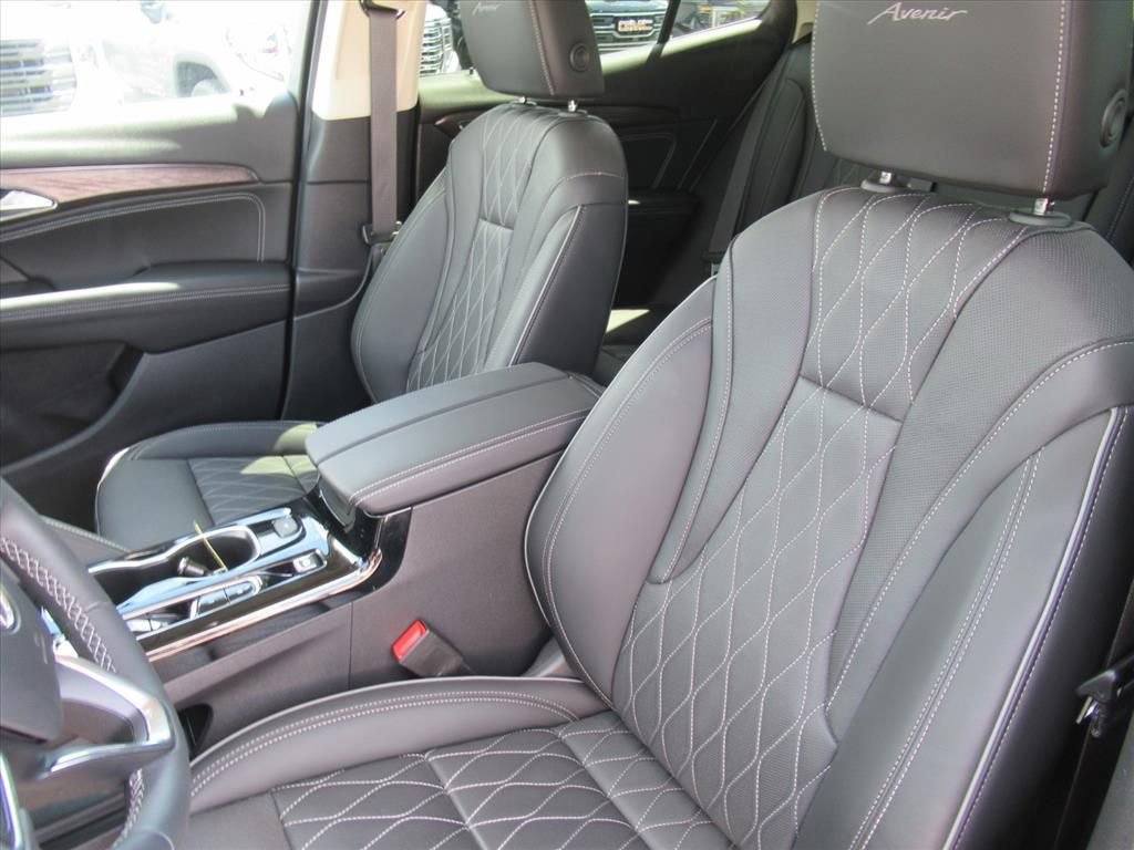 Used 2023 Buick Envision Avenir image 17