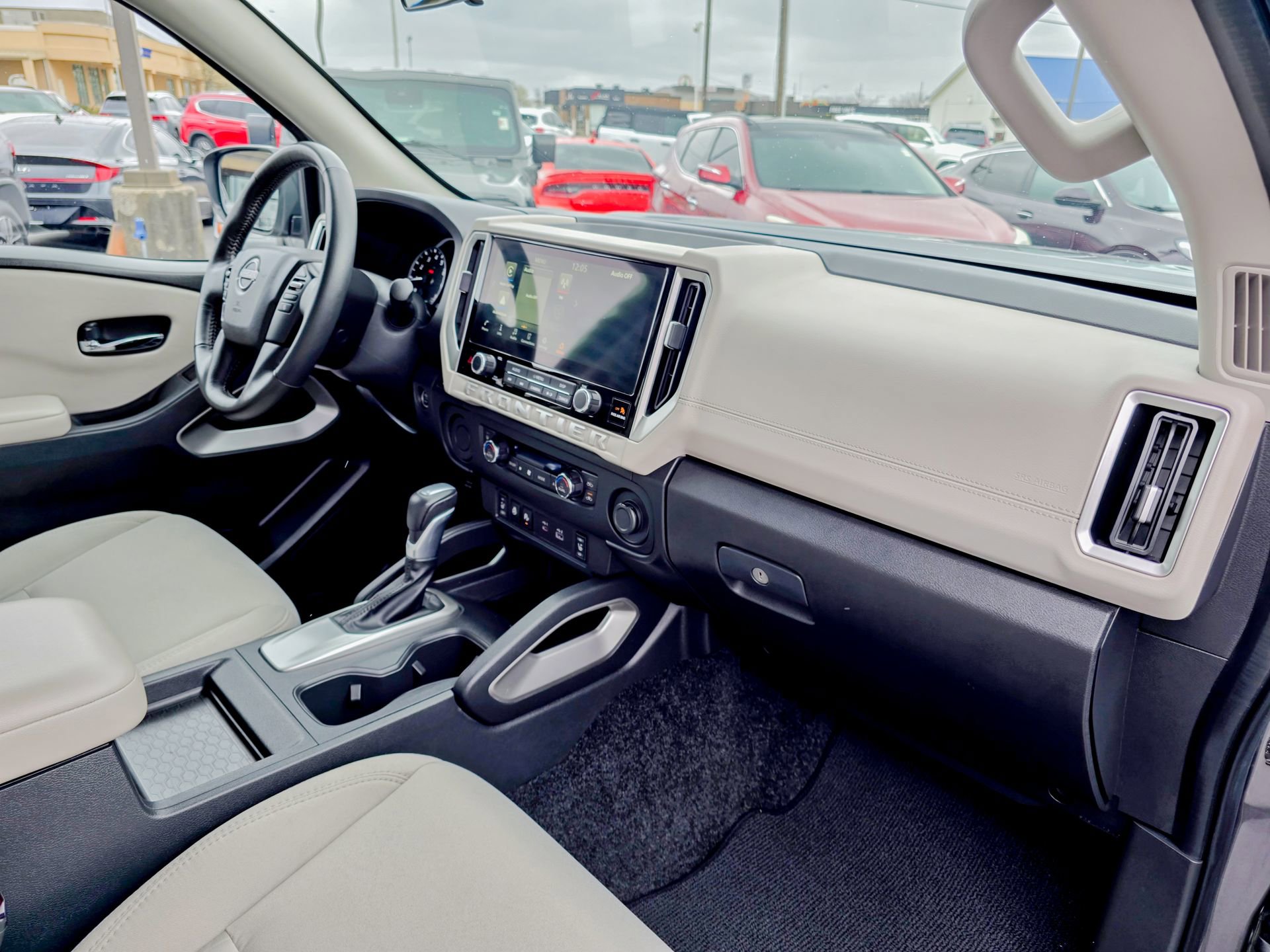 Used 2025 Nissan Frontier SV w/ SV Convenience Package RWD image 29