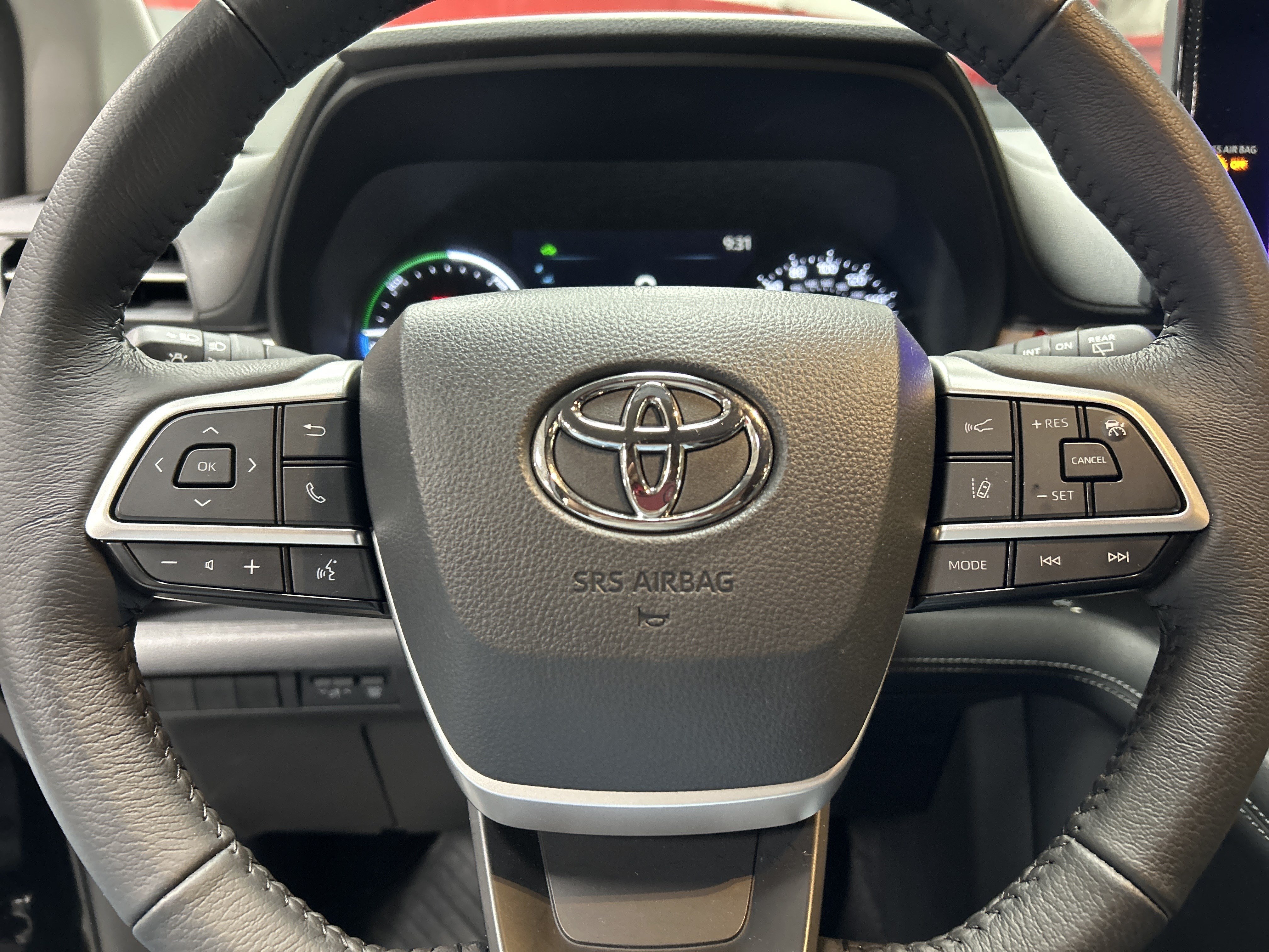 Certified 2025 Toyota Sienna XLE FWD image 18