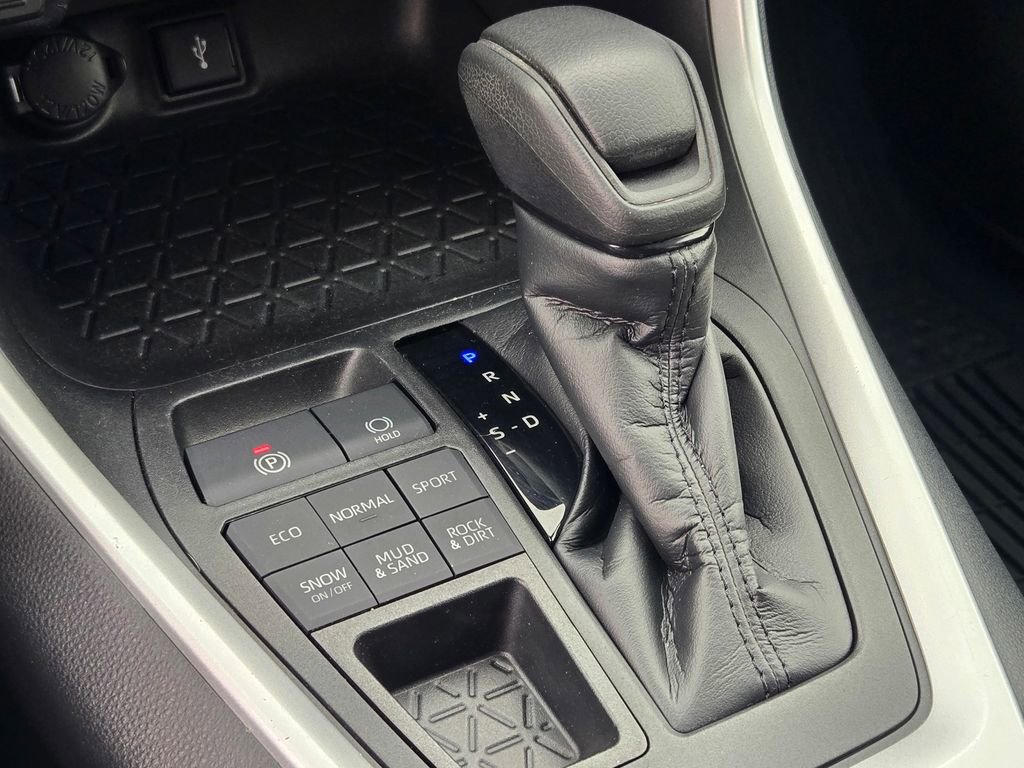 Used 2020 Toyota RAV4 LE w/ All Weather Liner Package image 36