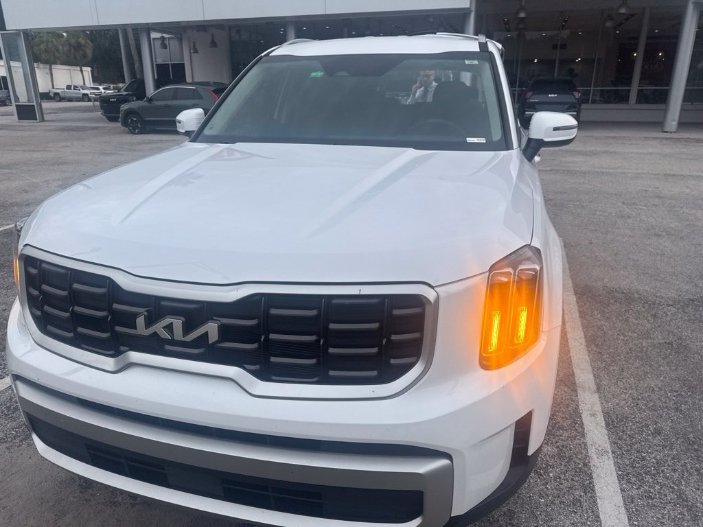 Certified 2024 Kia Telluride S FWD image 2