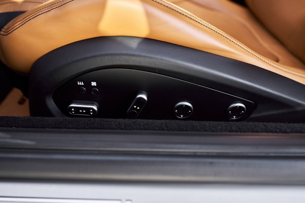 Used 2018 Ferrari GTC4Lusso image 38